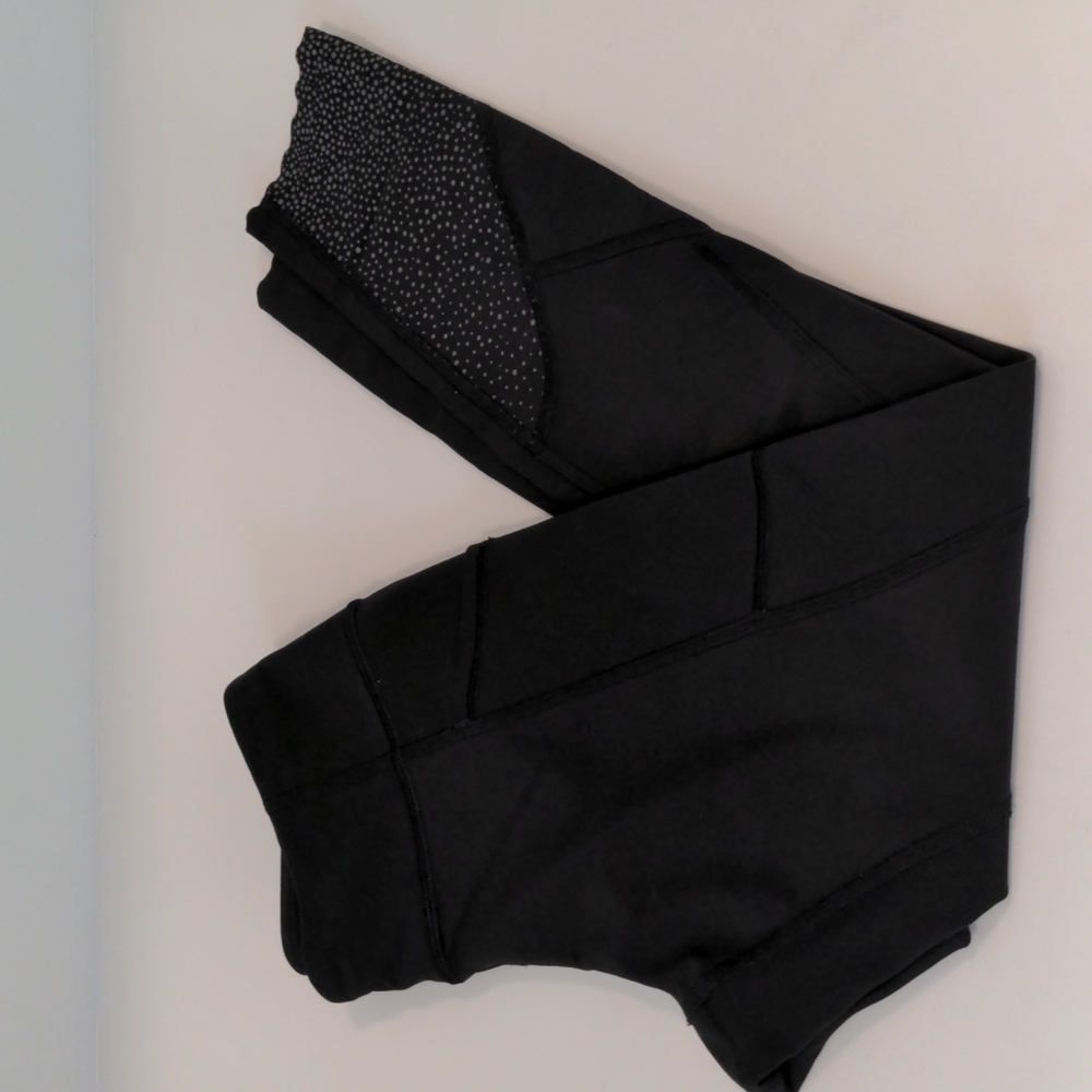 Lululemon Black Light n Luxe Pocket Reflective Hi-Rise 7/8 24″